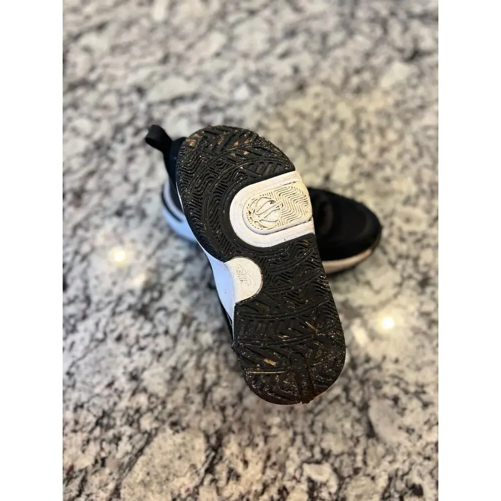 Nike team hustle youth shoes 3.5 black gold white